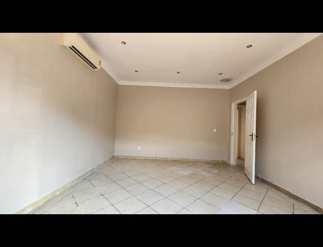 217M² OFFICE FOR SALE IN RUSTENBURG CENTRAL